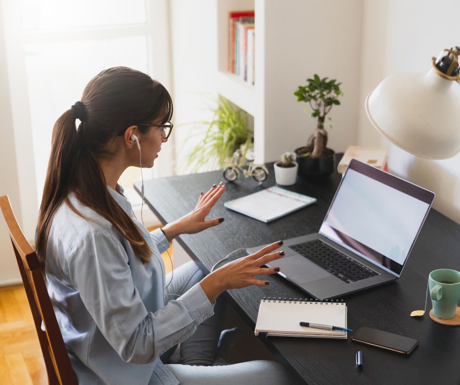Remote employee with shoulder pain due to poor workspace ergonomics